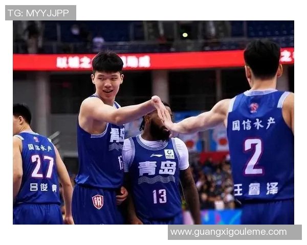 CBA青岛主场迎战深圳队全力争胜展现球队实力与斗志